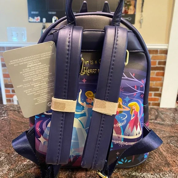 NWT Cinderella Castle Loungefly Mini Backpack - Picture 2 of 6